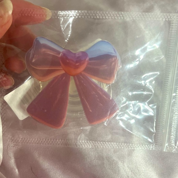 Other - NWT Pink bow cell phone accessory